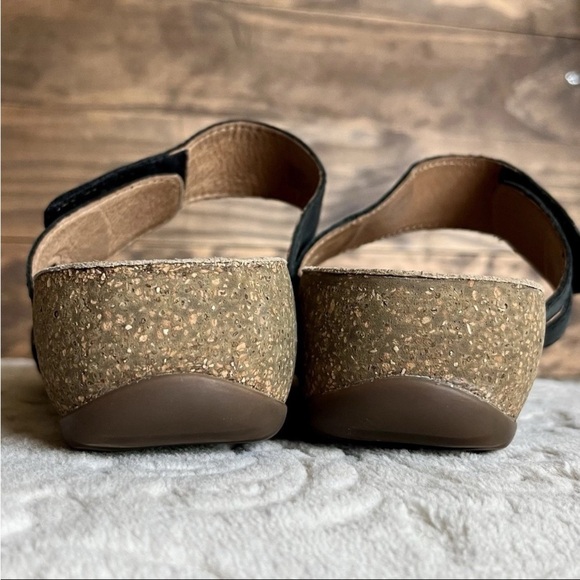 Josef Seibel Tonga Sandal Sz 38 US 7.5 Navy Leather Slip On Flower Strap Comfort - Picture 3 of 8